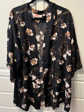 EVRI Black‎ Floral ¾ Sleeve Kimono (Size 2X)